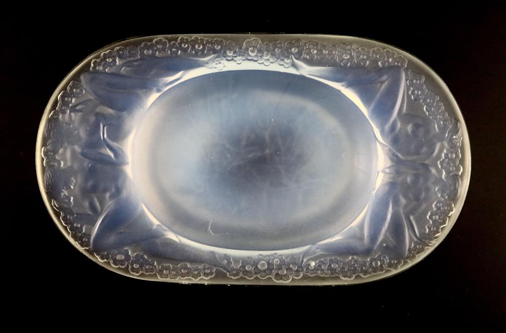 René Lalique. A pre-war frosted glass Médicis pattern cendrier, no.280, designed in 1924, 15cm wide
